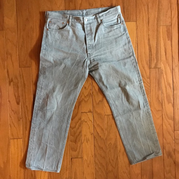 Men’s Faded Light Blue 501 Button 🪰Levi’s Jeans! - Picture 2 of 11